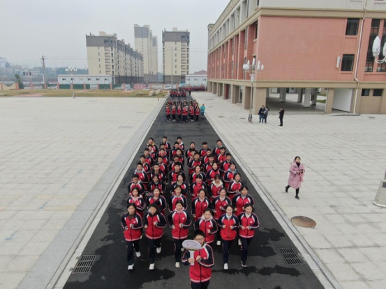 奔跑吧少年！吉安外國語實(shí)驗(yàn)學(xué)校高中部舉行跑操比賽（12月31日）134.jpg